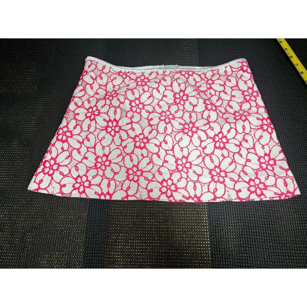 Lilly Pulitzer Size 8 Skirt in Fiesta Pink‎ Pique Lace